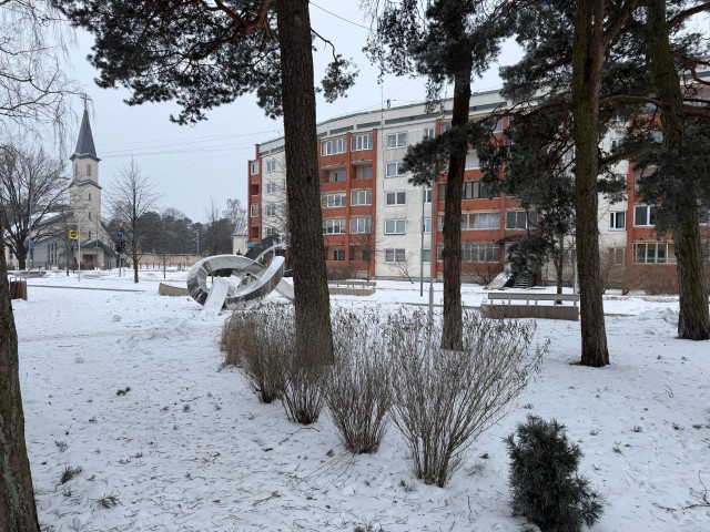 Skulptūra Mezgls KKN pagalmā